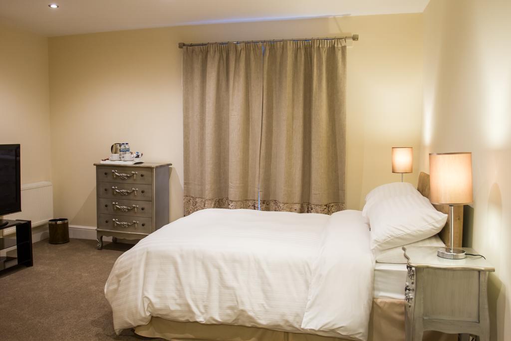 Отель Fair Oak House Exeter Airport Clyst Saint Mary Номер фото
